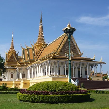 Flamingos Hotel Phnom Penh Exteriör bild