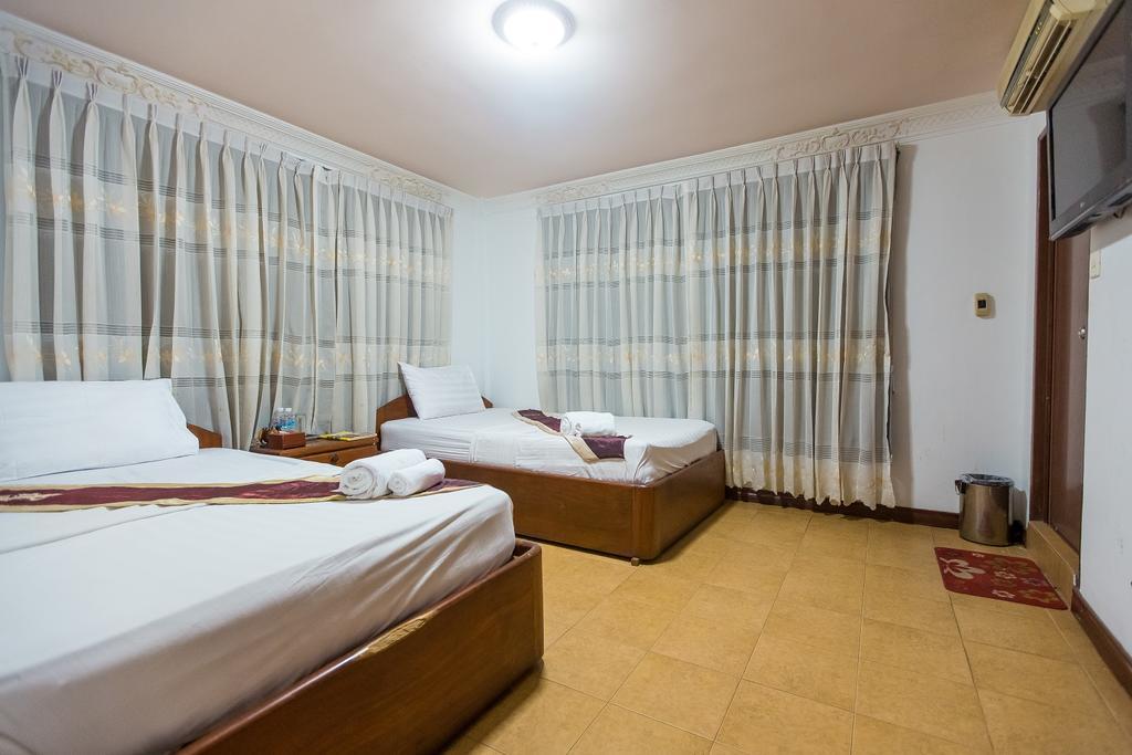 Flamingos Hotel Phnom Penh Exteriör bild