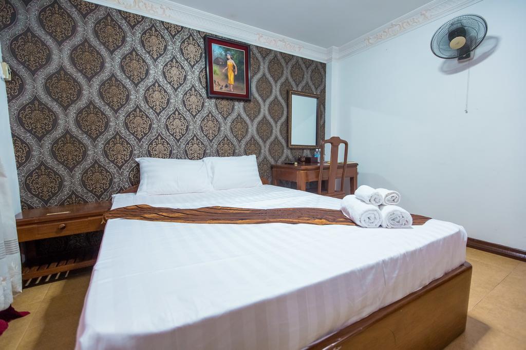 Flamingos Hotel Phnom Penh Exteriör bild