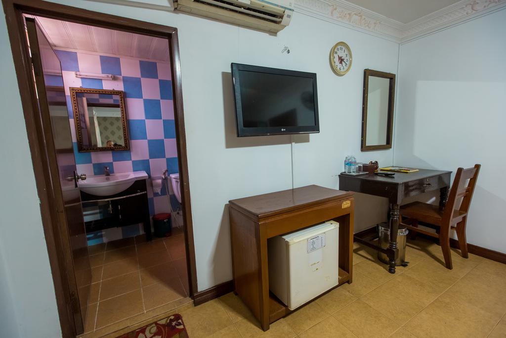 Flamingos Hotel Phnom Penh Exteriör bild